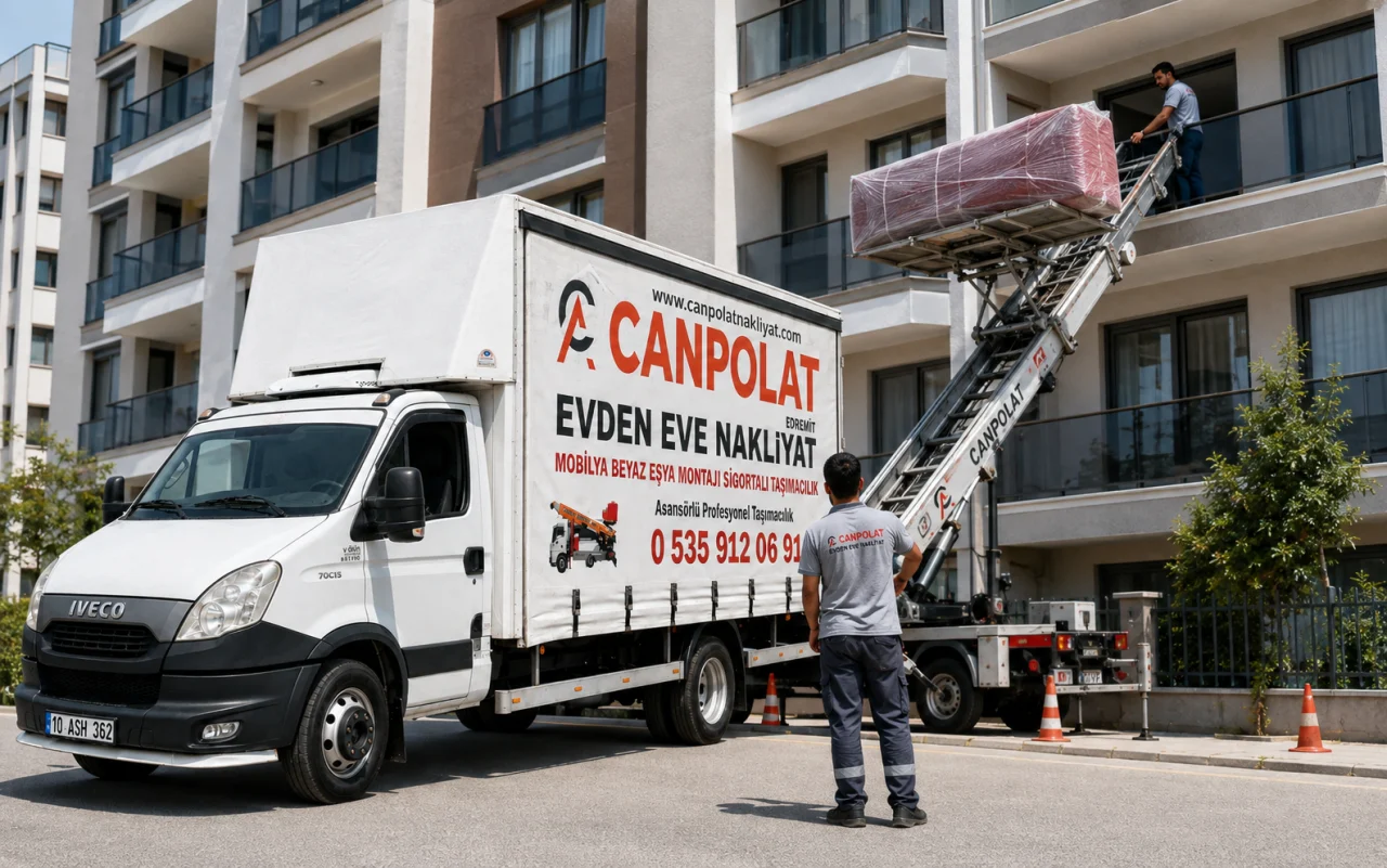 Canpolat Nakliyat dış cephe asansörü ile taşıma yaparken